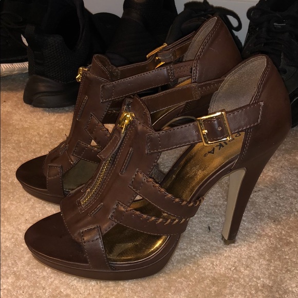 Chocolate brown heels with gold zipper detailing. - Picture 2 of 2